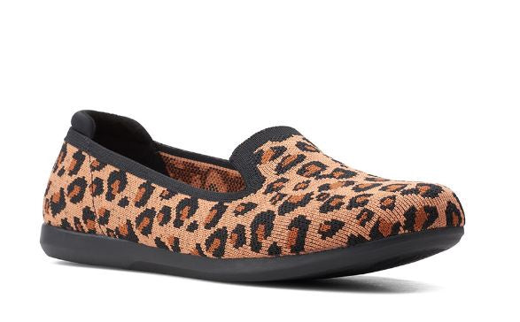 CLARKS Footwear Women Carly Hope Ballet Flat Tan Black / Blue / Tan Black / 7