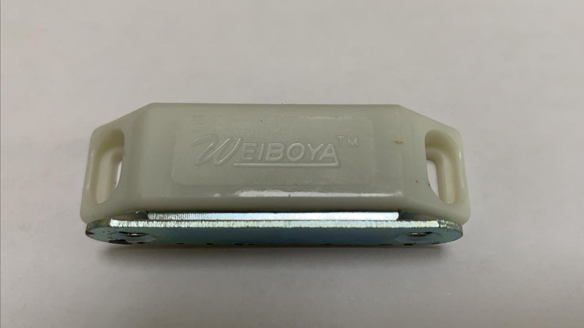 Magnetic Catch Large White Weiboya 2 1/4"