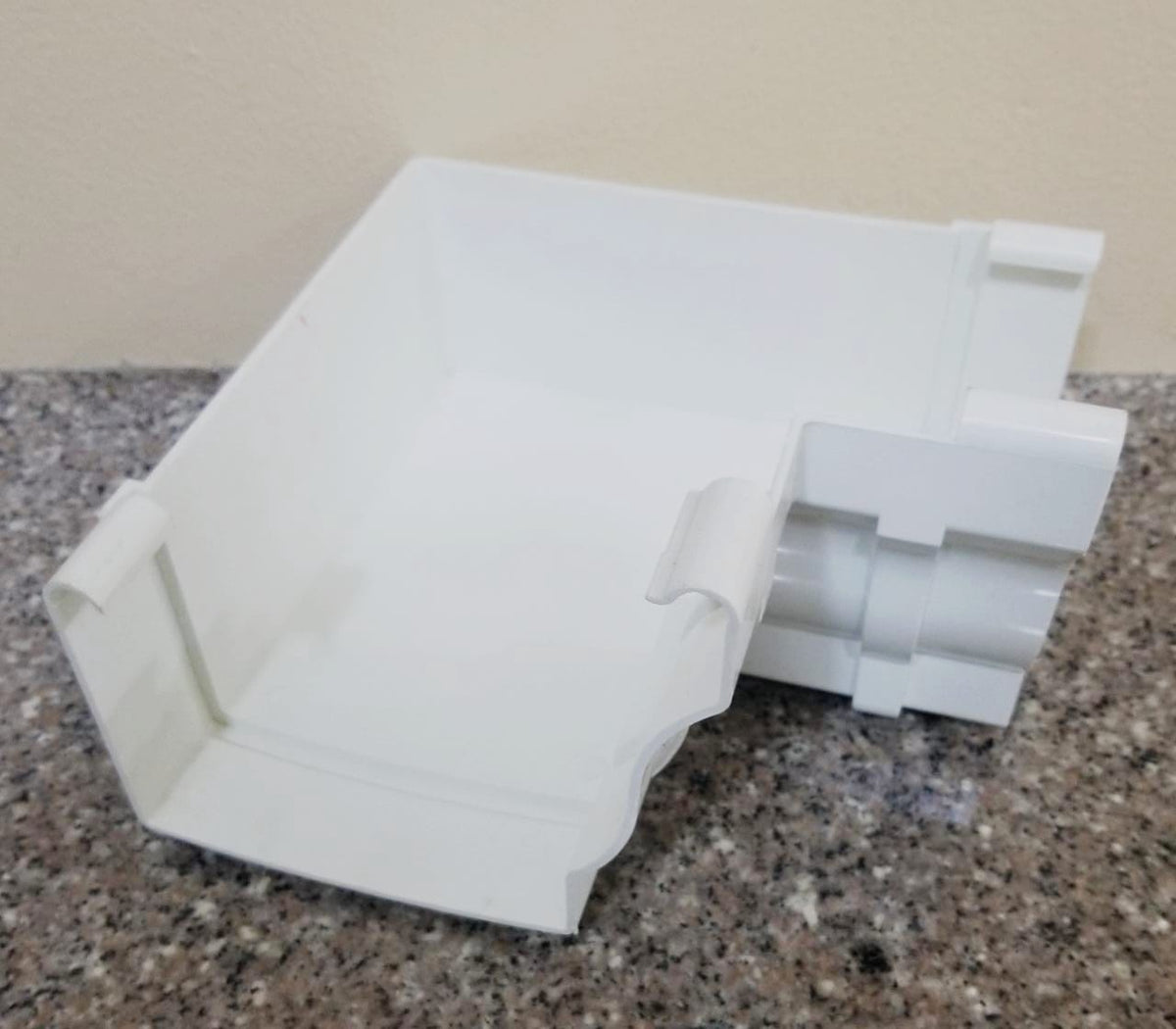 AMAZONA Gutter 6" PVC Internal Corner