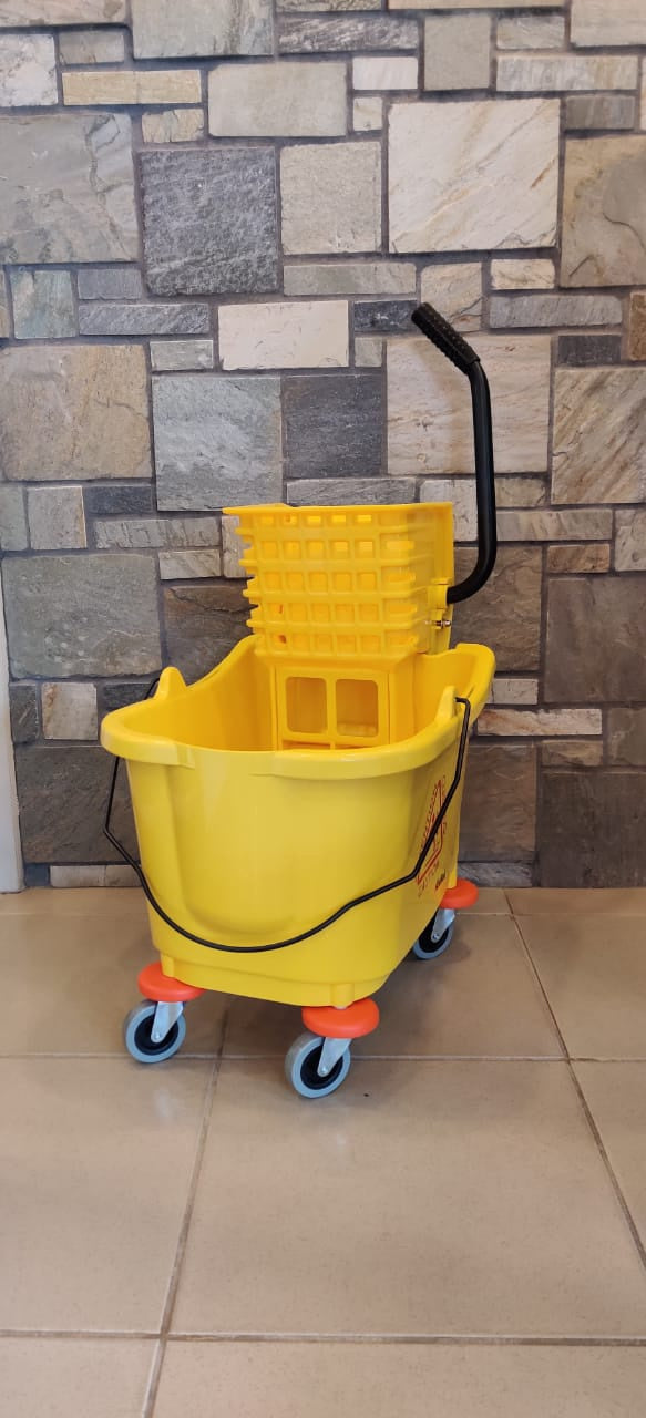 KODIAK Mop Bucket Mmbw 33L with Wringer Industrial