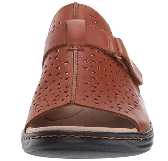 CLARKS Footwear Women's Leisa Fox Sandal Tan Leather