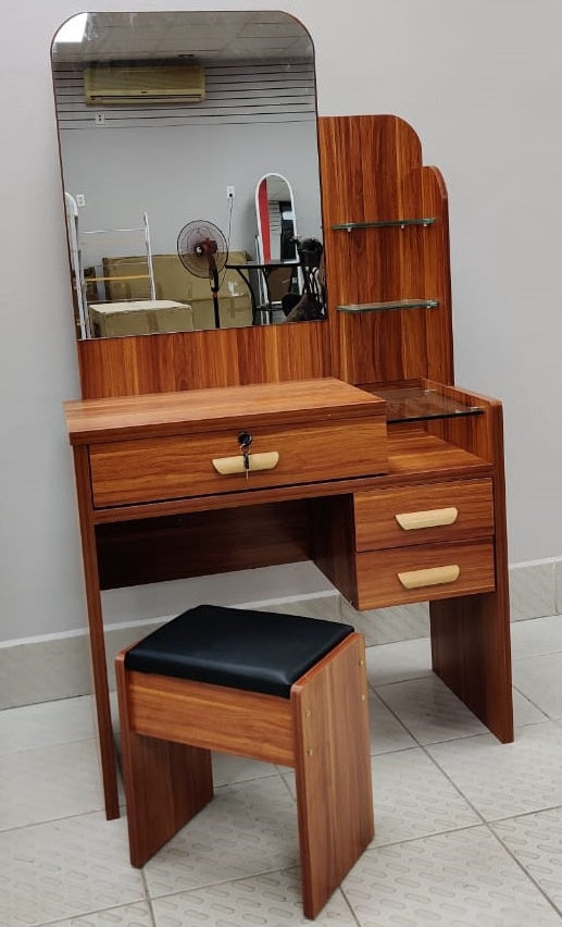 Dresser with Mirror & Seat 609 EB95