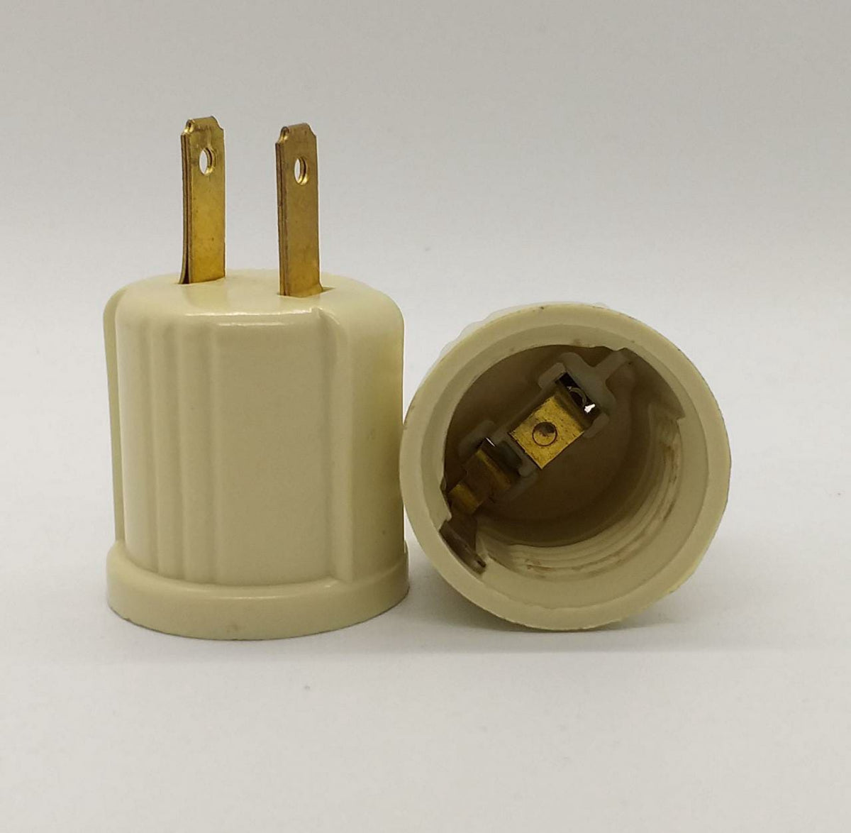 Adaptor 2 Pin Cream Plug to Socket Screw