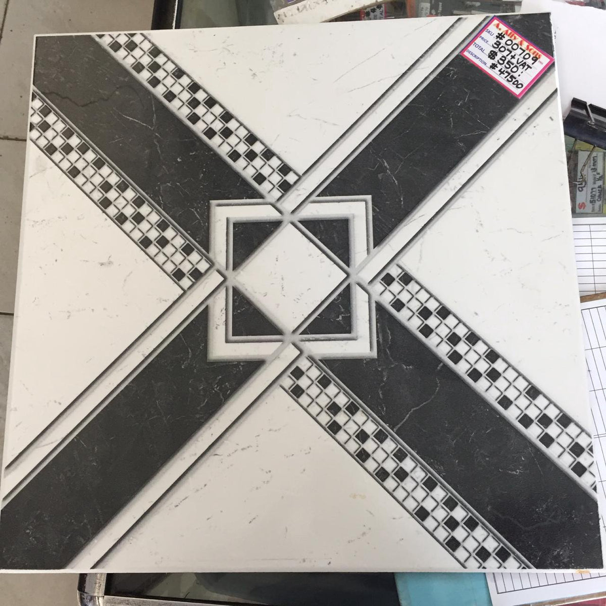 Tile Ceramic 18X18 N/SKID #47500 BLACK/WHITE