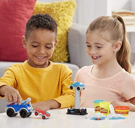 PLAY-DOH Toy Wheels Tow Truck with 3 NON-TOXIC Colors