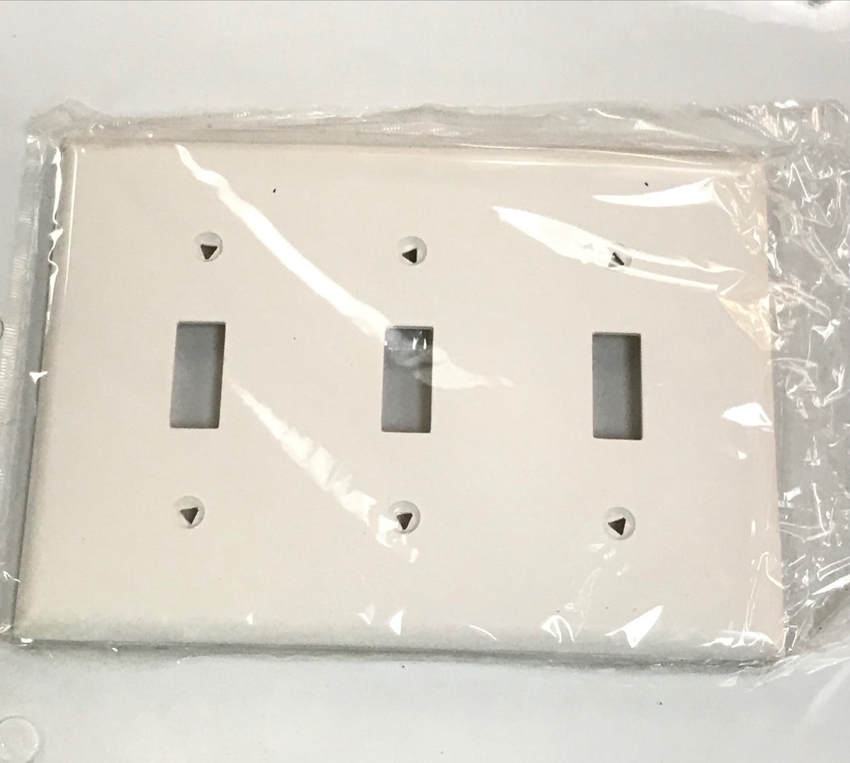 COOPER Switch Cover Toggle 3 Gang 5141W