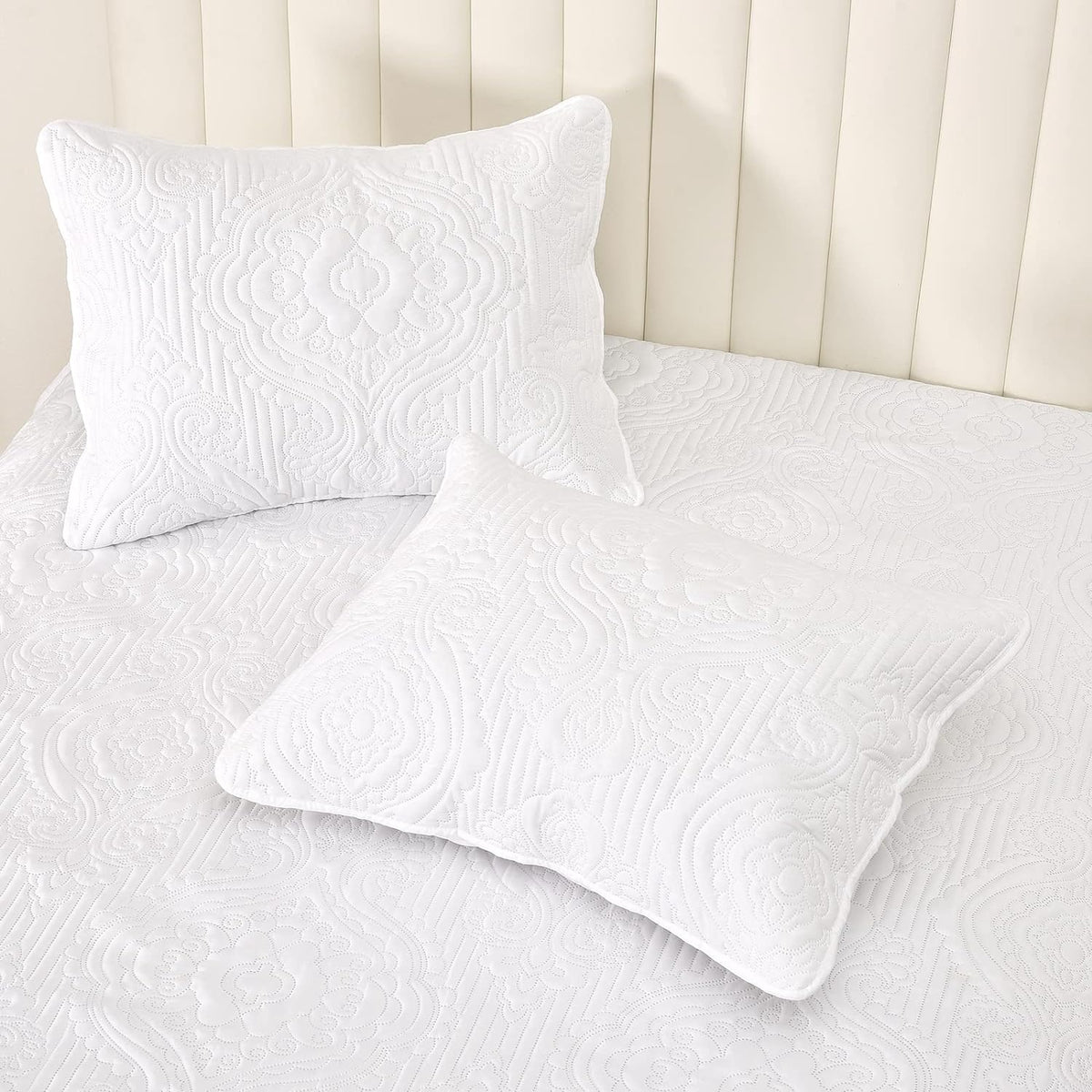 Quilt Set White King / Queen Paisley Pattern 3PC