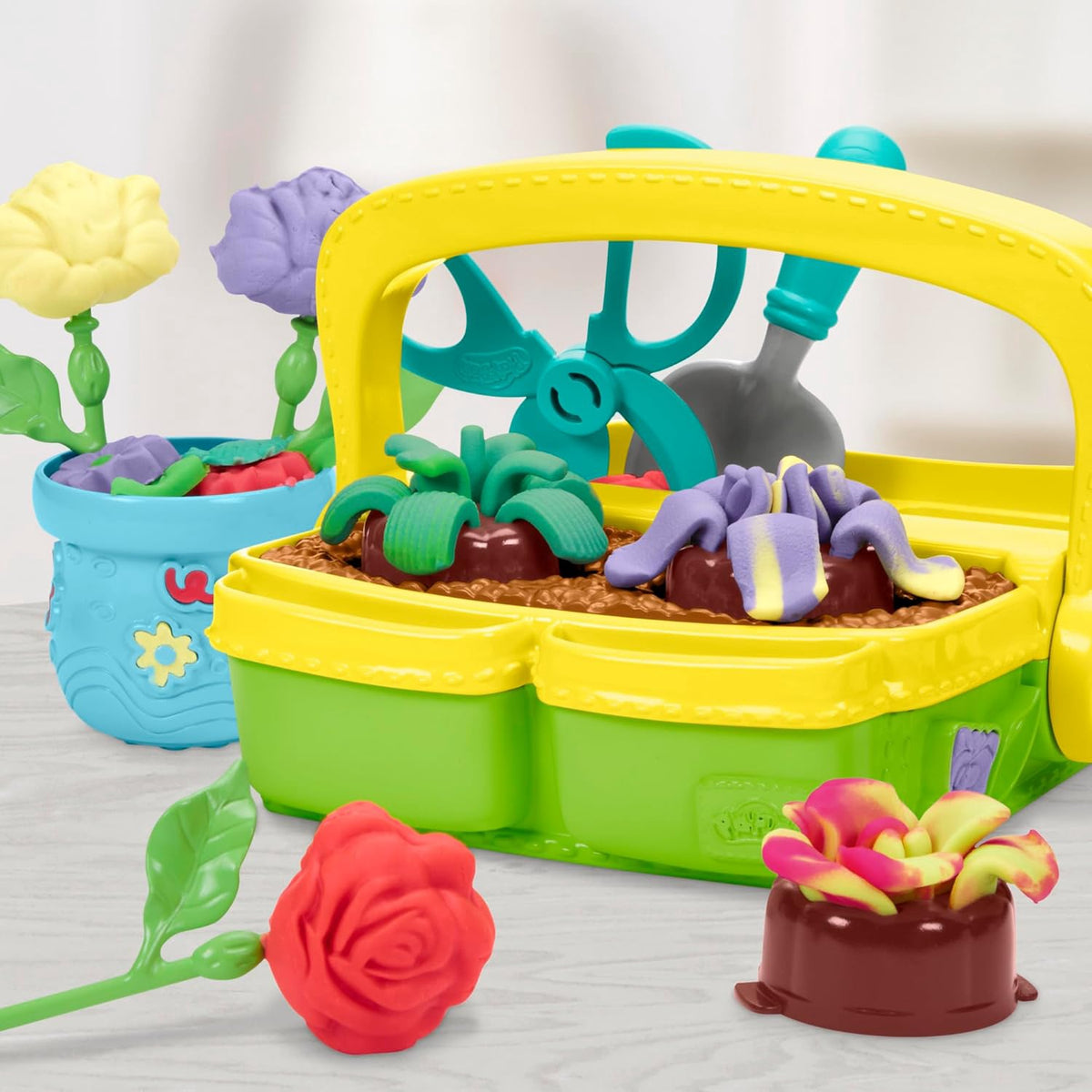 PLAY-DOH Toy Blooming Flower Garden