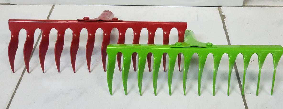 Rake Metal 12 Teeth Corr W/O/STICK