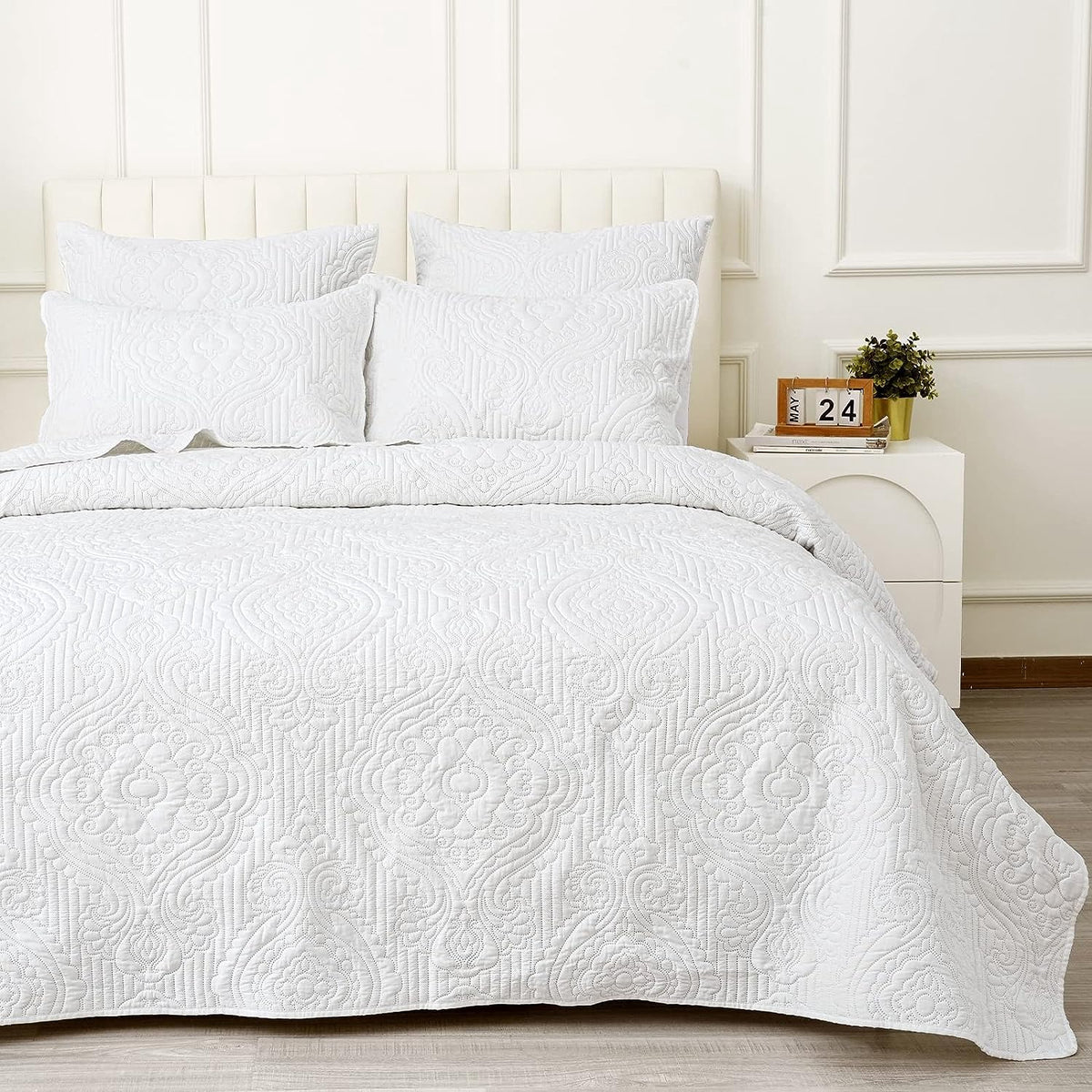 Quilt Set White King / Queen Paisley Pattern 3PC