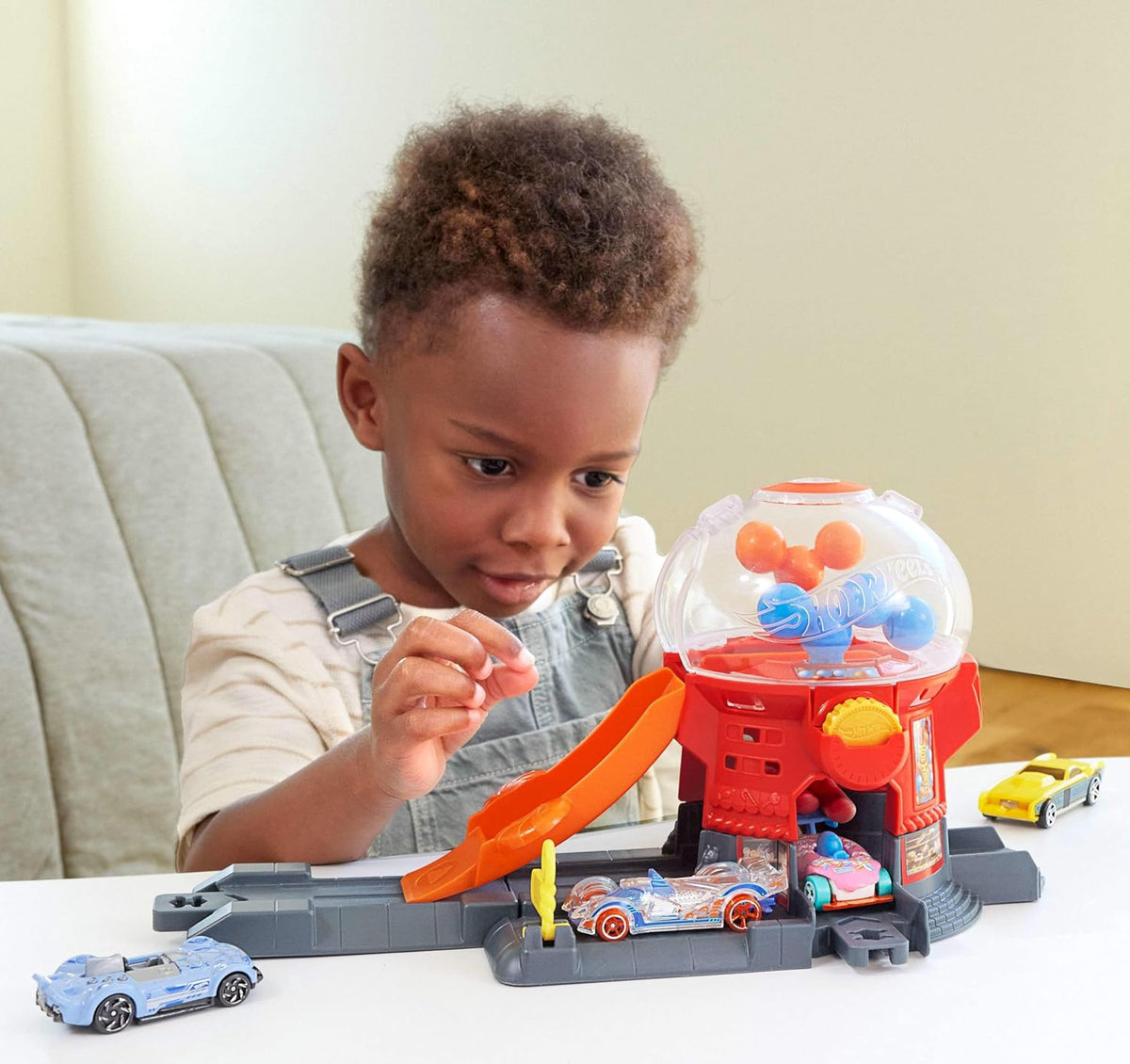 HOT WHEELS Toy Car Gumball Machine Track Set