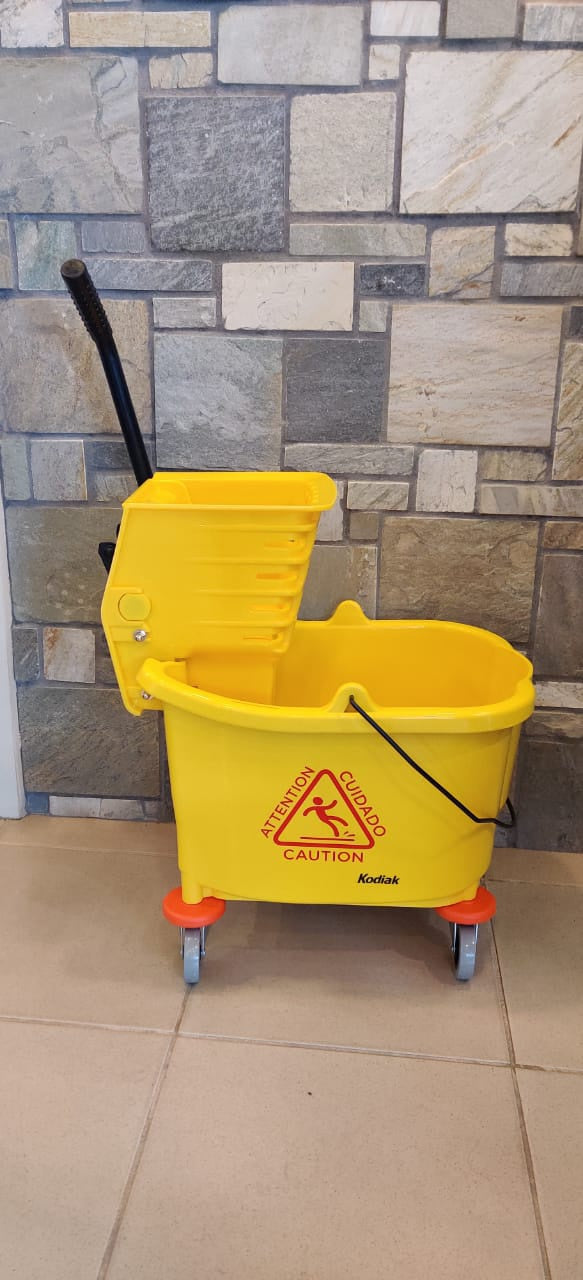 KODIAK Mop Bucket Mmbw 33L with Wringer Industrial