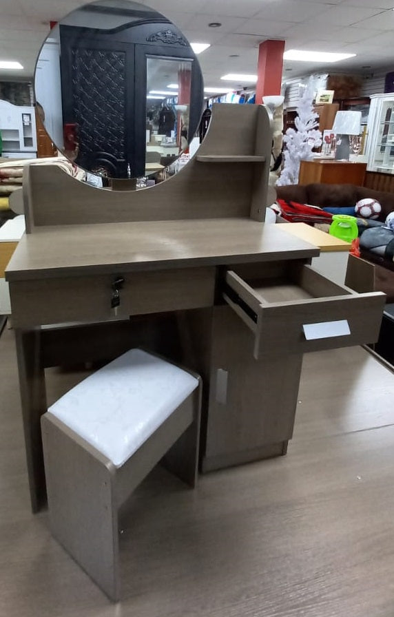 Dresser 628 with Mirror & Seat