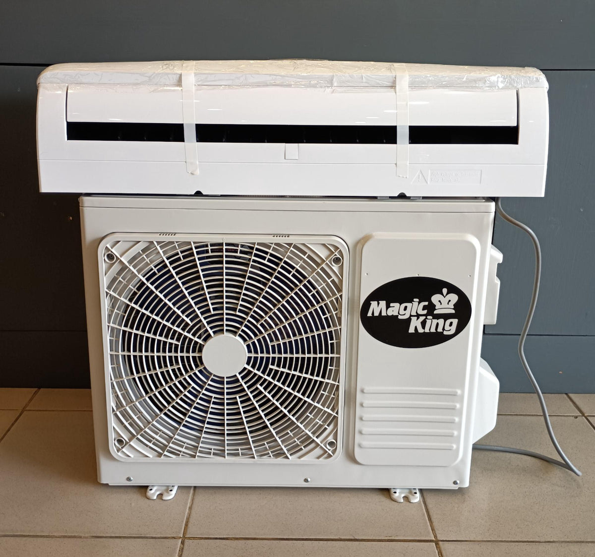 MAGIC KING Air Conditioner 12000BTU Reg 220V Split CSC-12K
