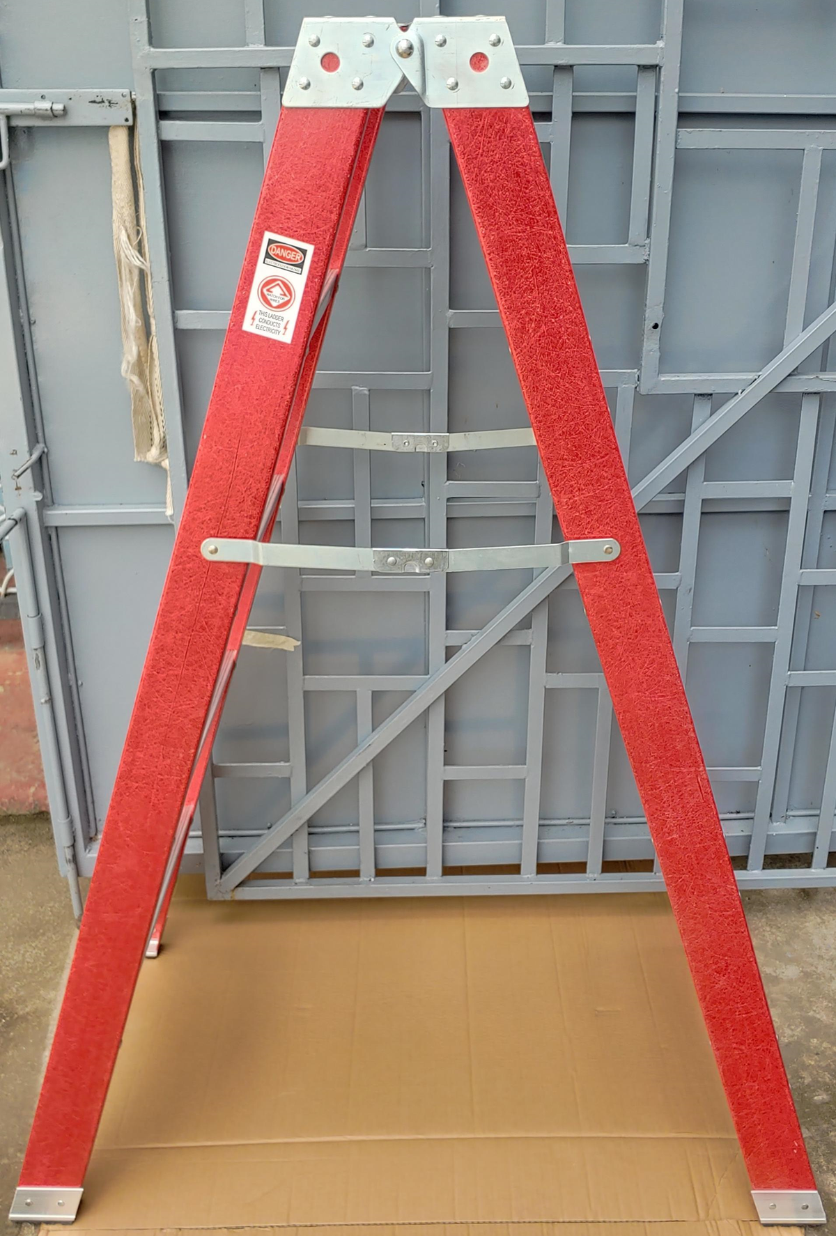 Ladder 5 Step Aluminium & Fiberglass Red Edge