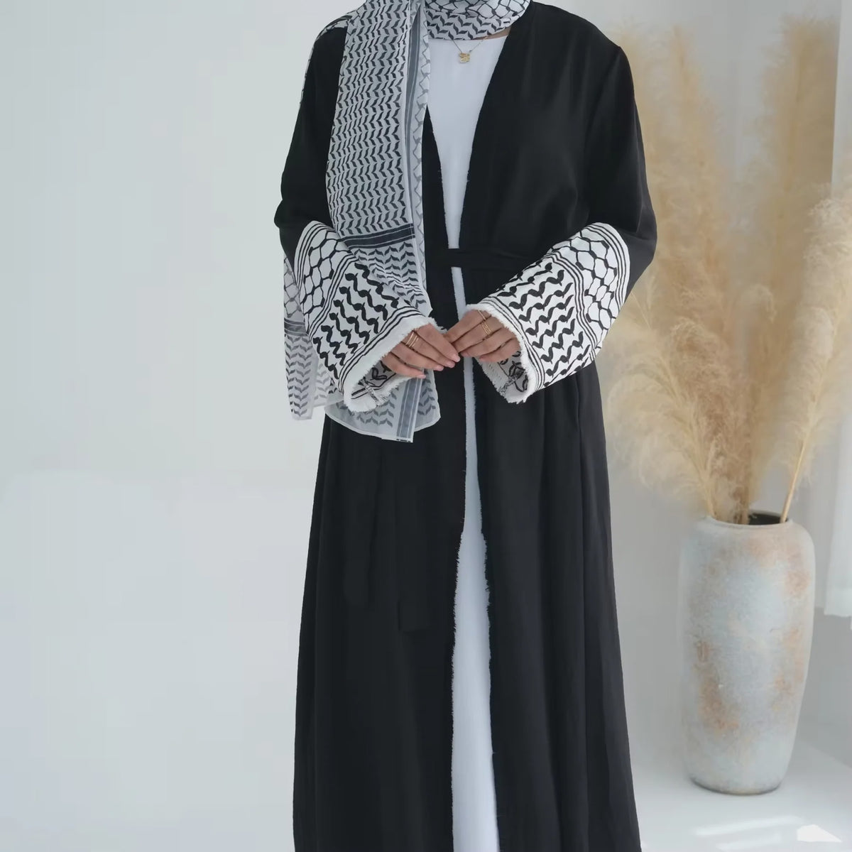 Gown Abaya Embroidery Black / White