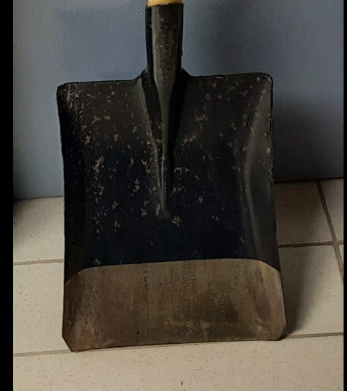Spade Black & Polish Handle