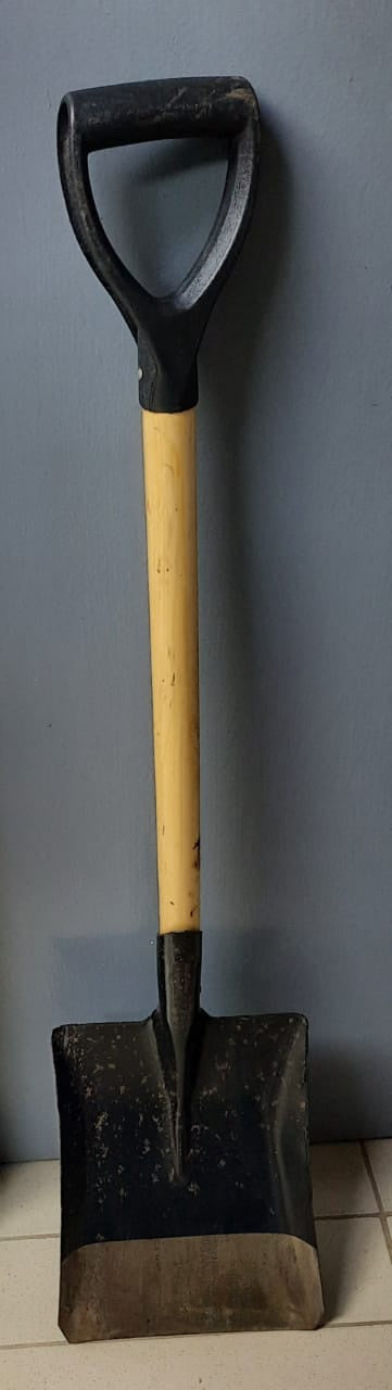 Spade Black & Polish Handle