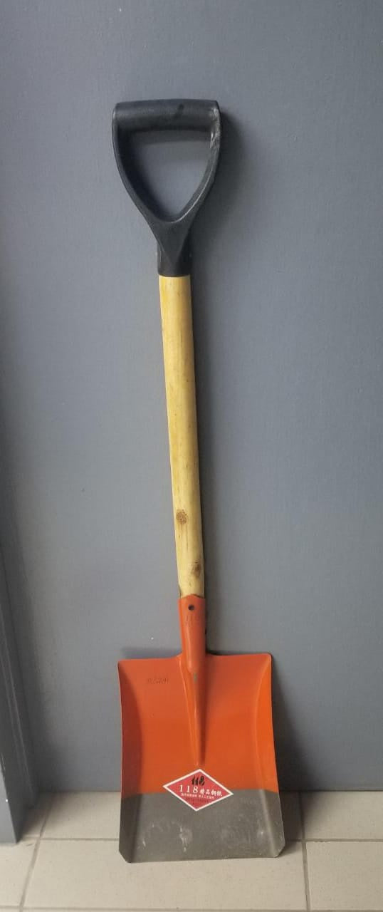 Spade 118 Yiyiba Orange W/WOOD Handle