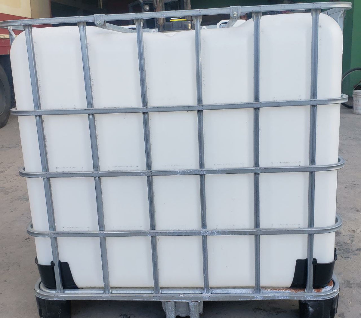Water Tank White with Metal Frame