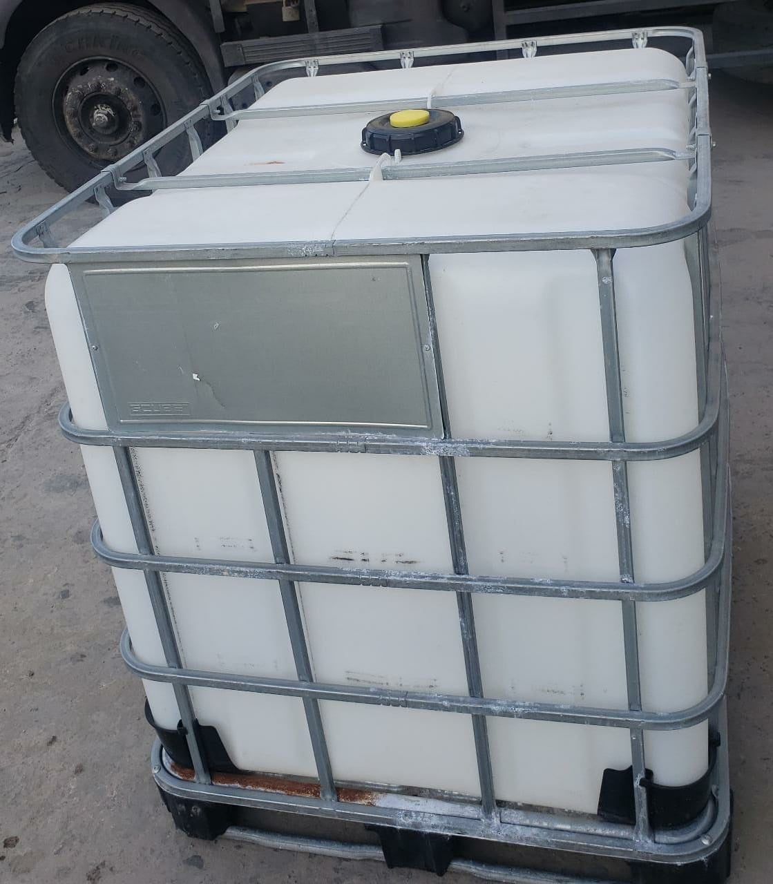 Water Tank White with Metal Frame