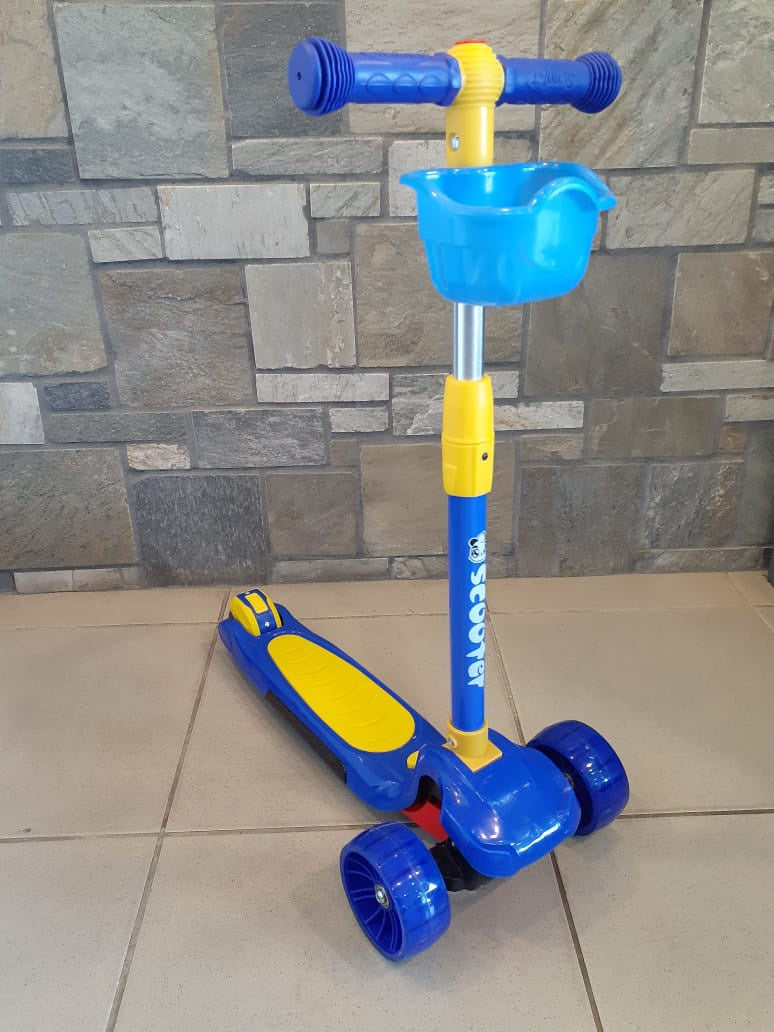 Kids Scooter 3 Wheel with Light and Basket 3750260 Be Cool IN Childhood