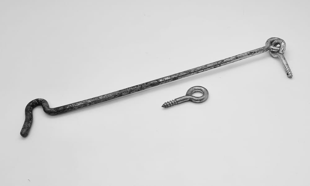 Hook & Eye 8" Window Silver