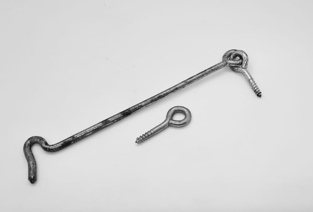 Hook & Eye 6" Window Silver