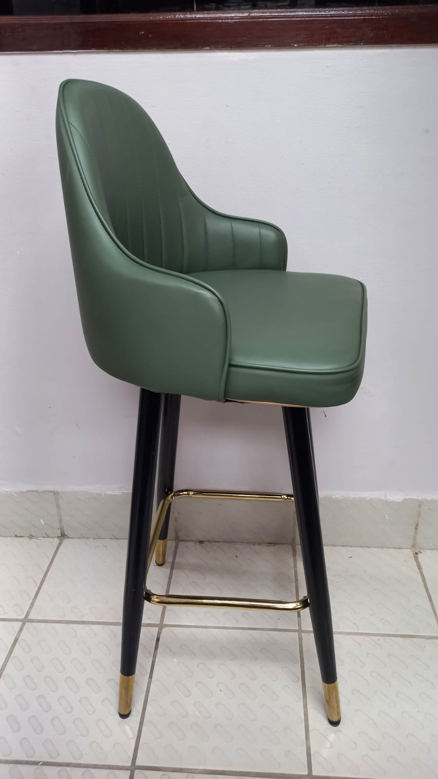 Bar Stool 01 Black & Green 4-FOOT