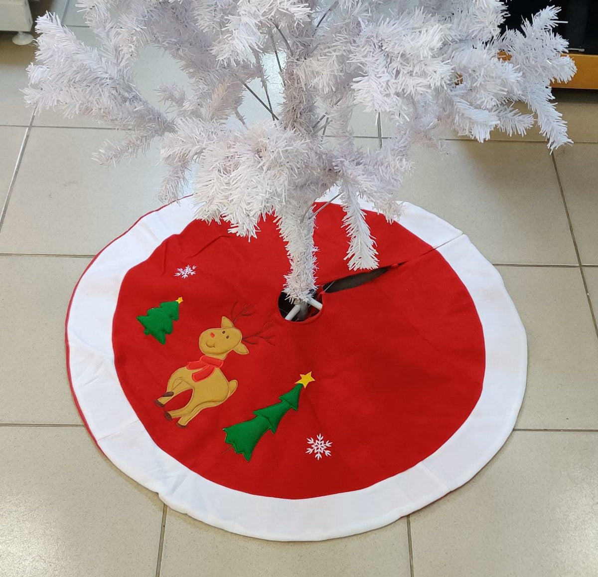 Christmas Decorations Tree Skirt M37 Deer