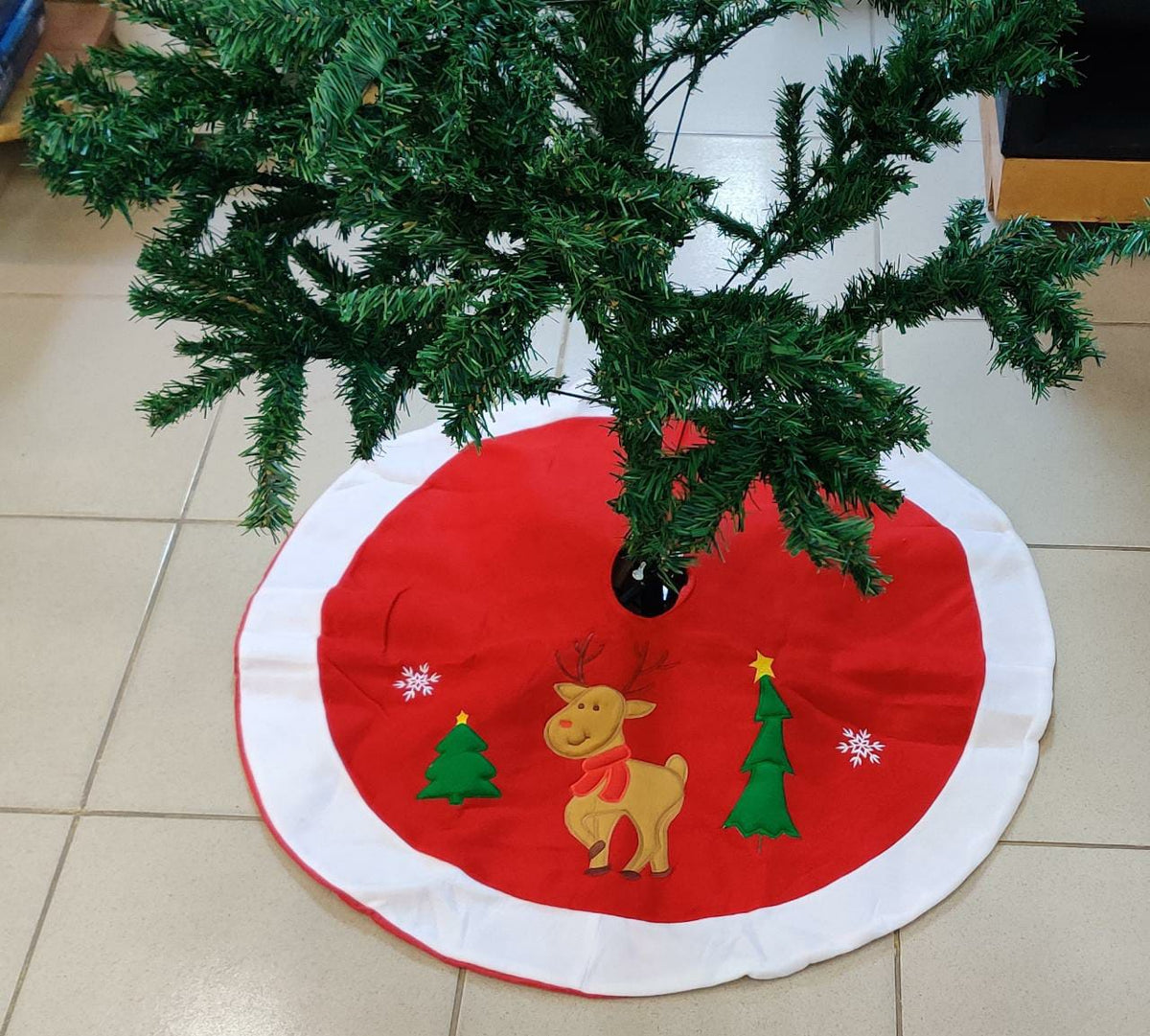 Christmas Decorations Tree Skirt M37 Deer