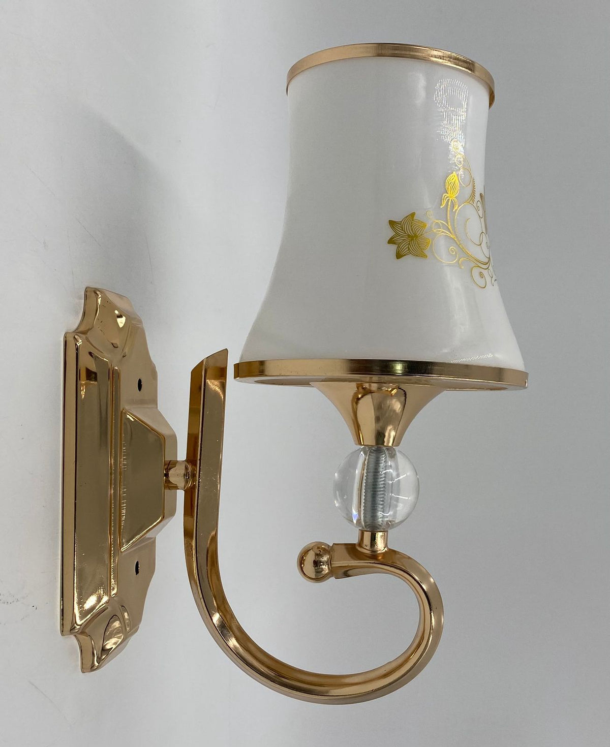 Light Fixture G10 Wall White & Gold