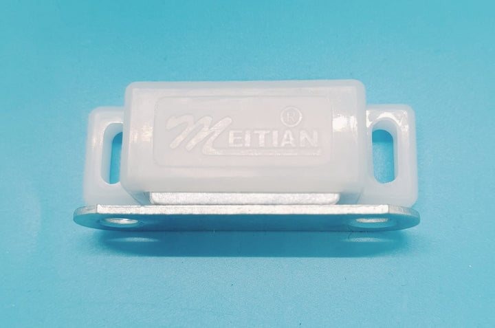 Magnetic Catch Small White Meitian 1 3/4"
