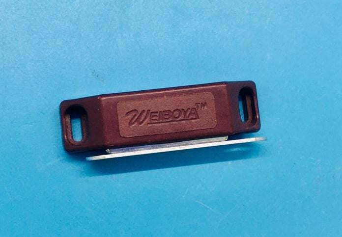 Magnetic Catch Large Brown Weiboya 2 1/4