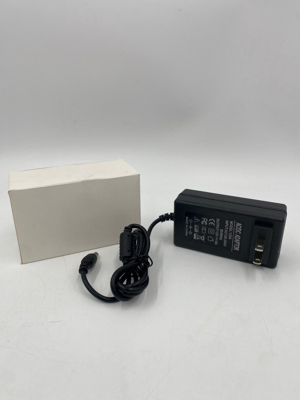 GENERIC Adaptor AC/DC 1250 12V 5A 100-240V