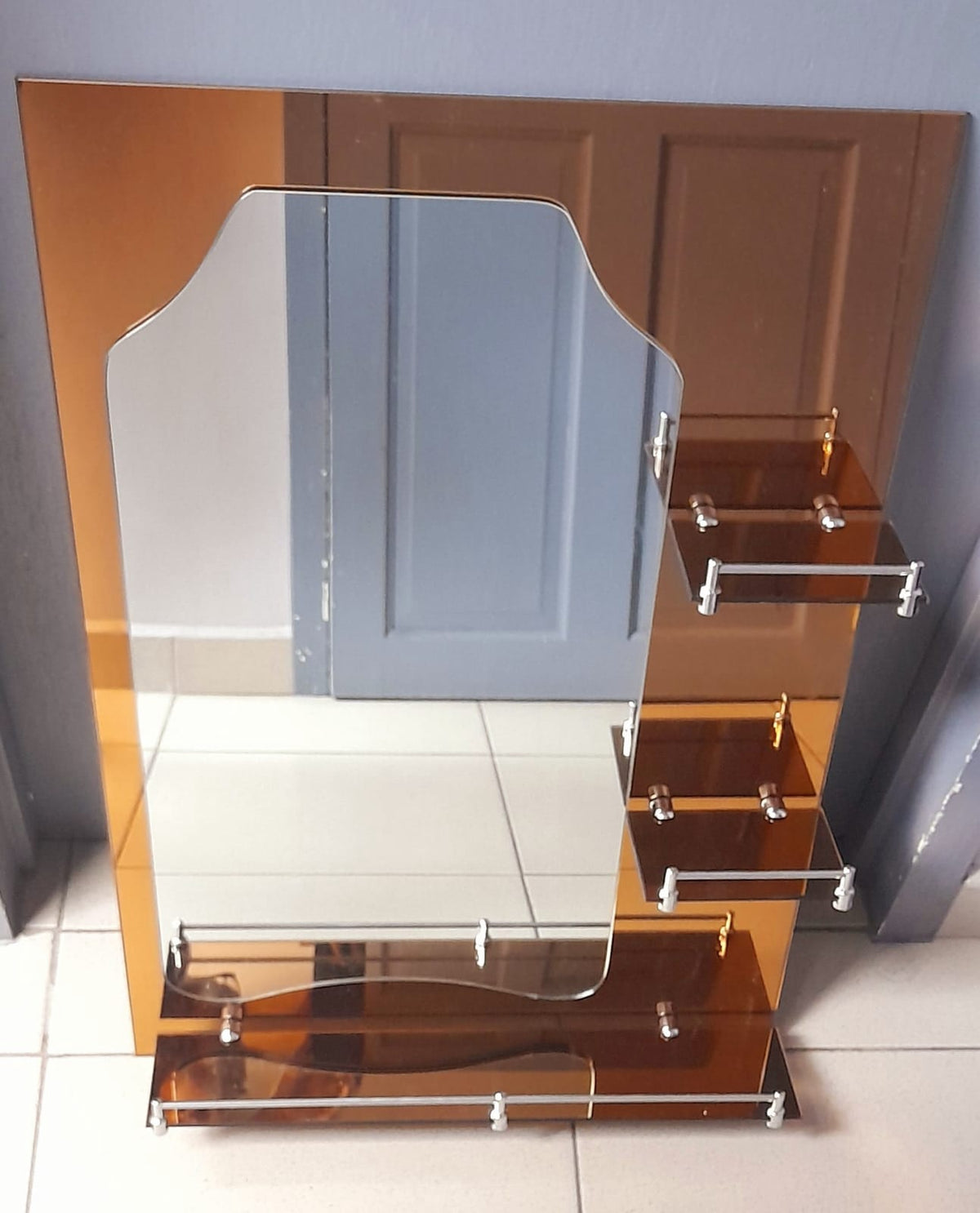Mirror Dec 27.5" X 19." 3 Shelf NSC-911