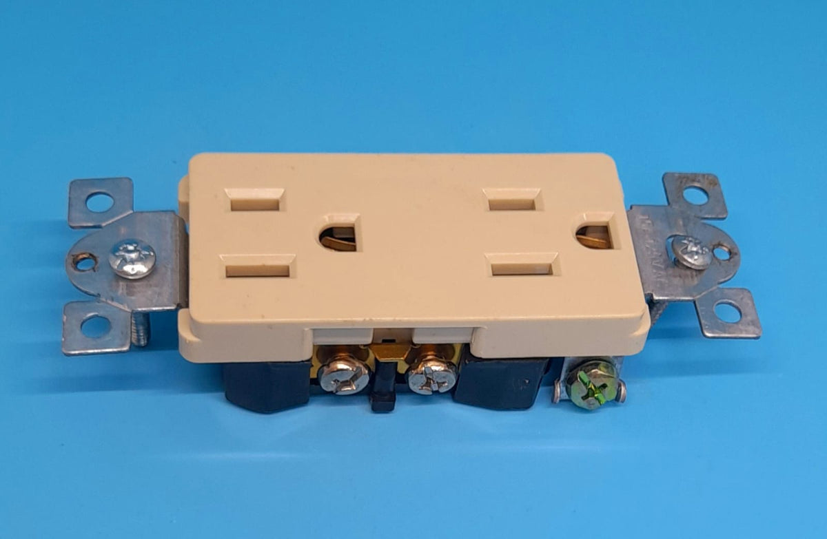 LEVITON Point Duplex Outlet Decora 15A WHITE/IVORY 5325-I