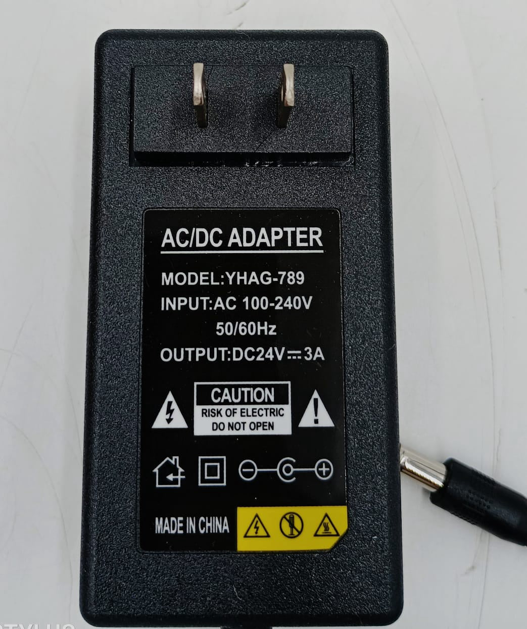 GENERIC Adaptor AC/DC YHAG-789 24V 3A 100-240V