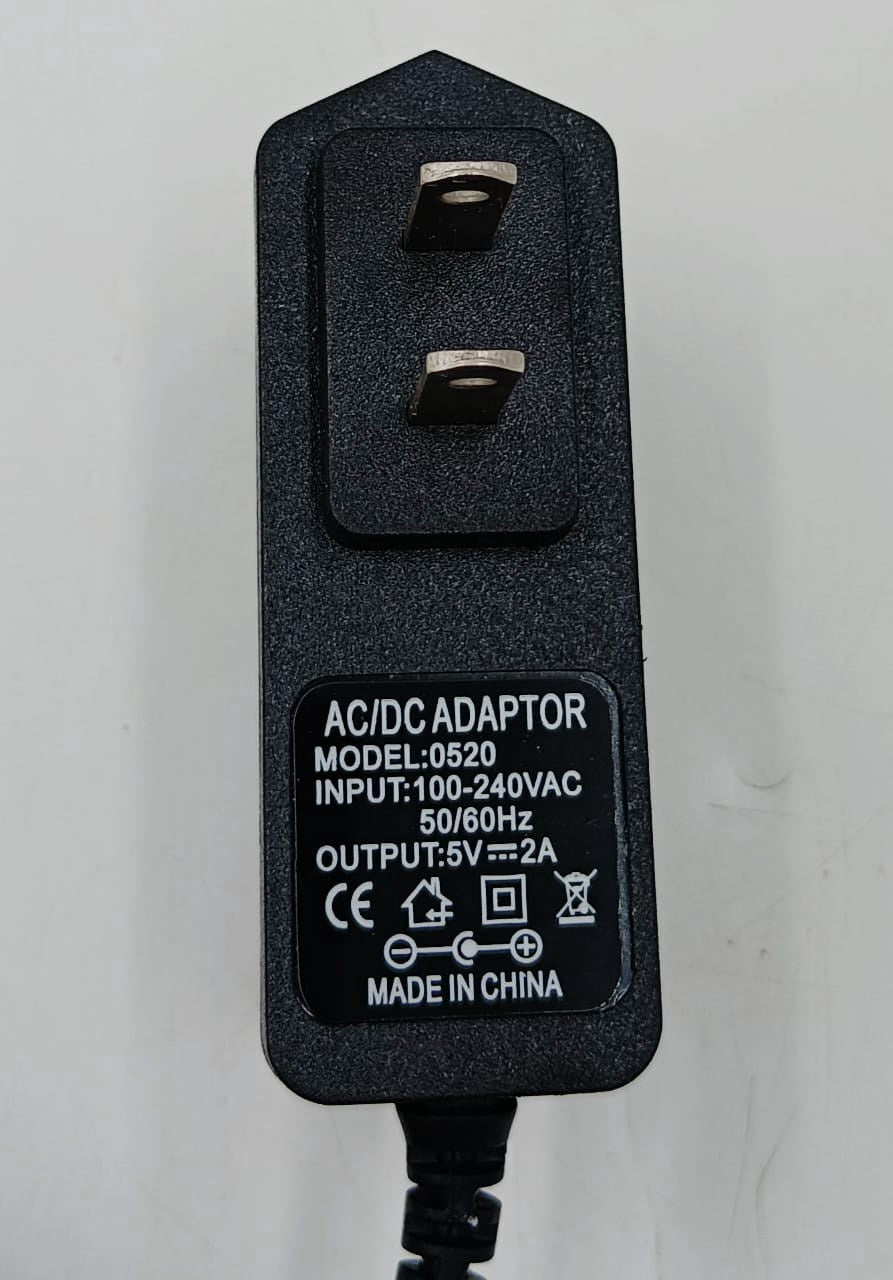 GENERIC Adaptor AC/DC 0520 5V 2A 100-240V