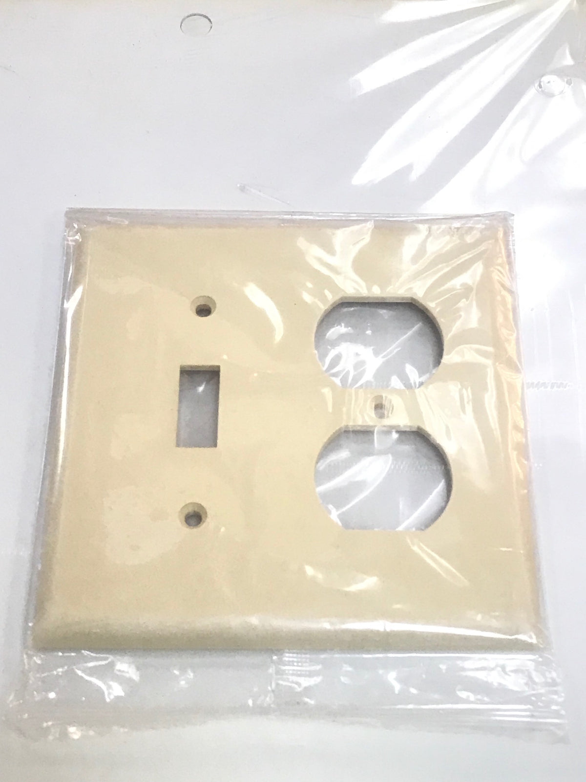 Cover Duplex OUTLET+TOGGLE 4" X 4" Ivory #2038