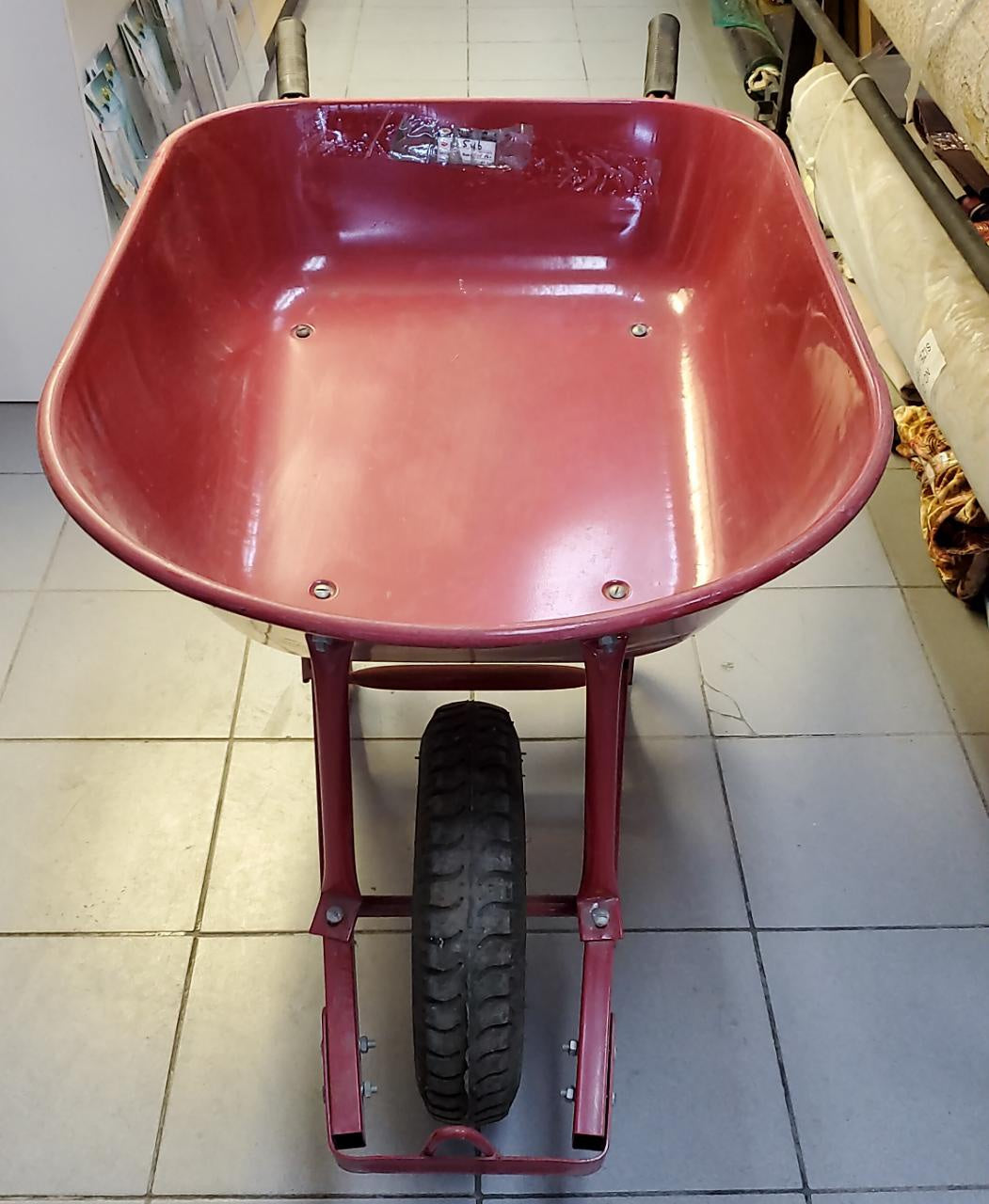 SINGH'S SUNSET Wheel Barrow Red Air Wheel