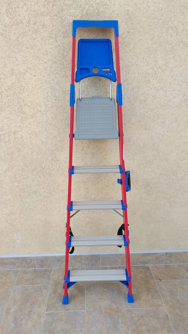 Ladder 4 Step Fiberglass 04-FR-15072 Red & Blue