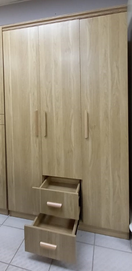 Wardrobe Tripple 733 Oak