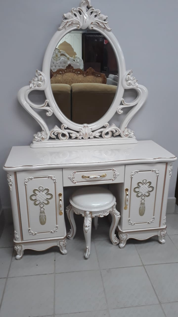 Dresser with Mirror & Seat 8026 White (Cream) and Gold
