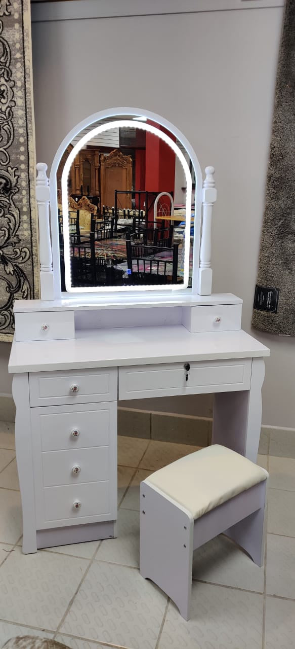 Dresser with Lighted Mirror & Seat 688 White