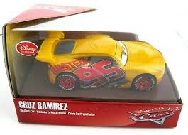 DISNEY Toy Pixar Cars Cruz Ramirez Die Cast 1: 43
